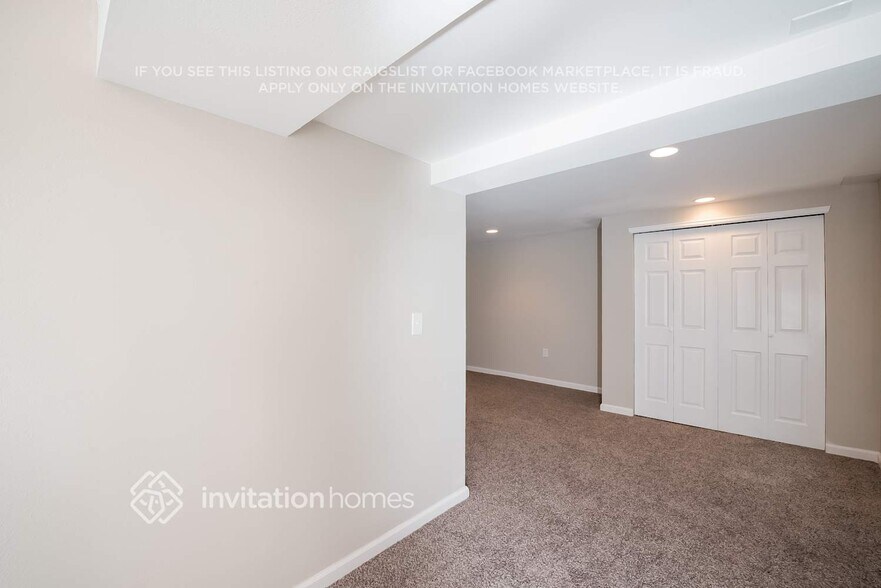 Building Photo - 10439 Iris Way