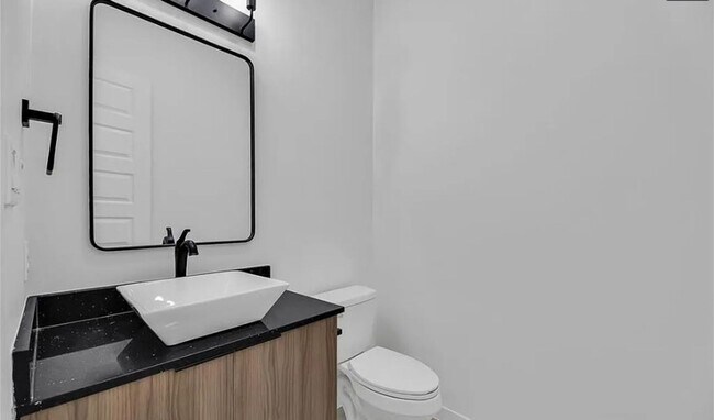 Building Photo - Luxury Living in Hyde Park – Edinburg/McAl...