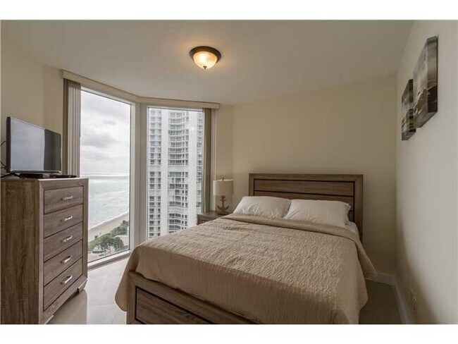 Building Photo - 16699 Collins Ave