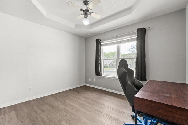 Building Photo - Cute & Cozy 3 Bdrm 2 Bath