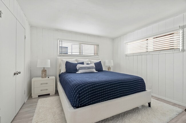 Building Photo - 2464 Hermosa Ave