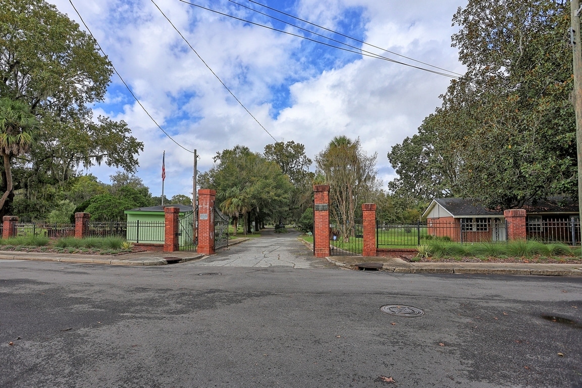 Building Photo - 1023 W 37th St