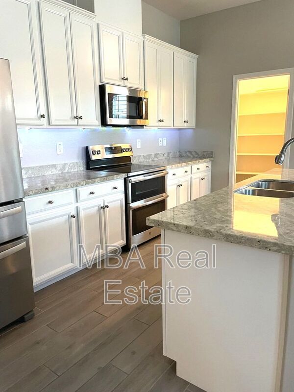 Building Photo - 14870 W Encanto Blvd