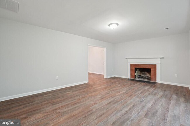Building Photo - 1440 Woodacre Dr