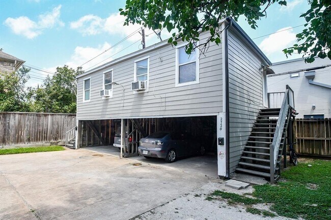 Building Photo - 2722 Wroxton Rd