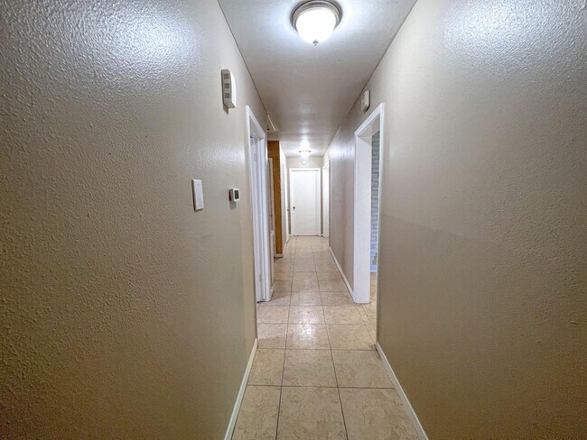 Building Photo - 2815 Monticello Dr