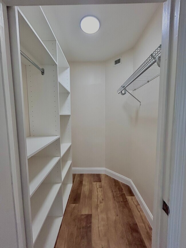 Building Photo - Turnberry Village Apt 1020 ST
