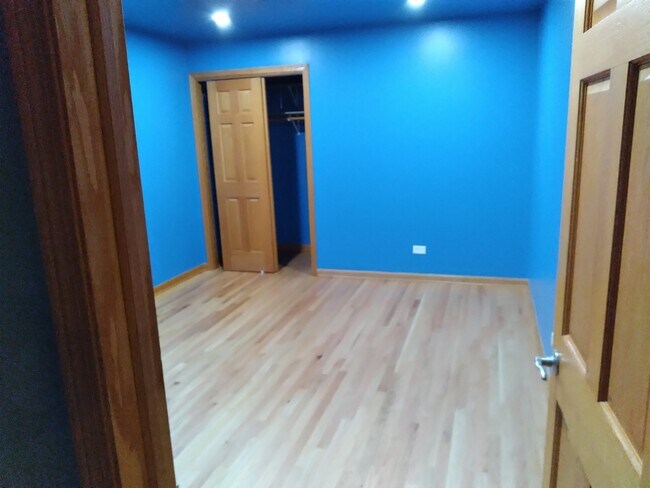 Building Photo - 8439 W Castle Island Ave