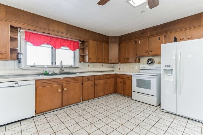 Building Photo - Single home in Methacton School District For Rent