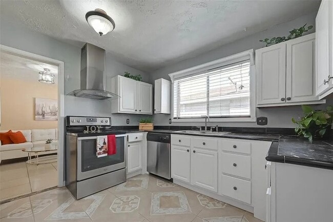 Building Photo - 10431 Odessa Dr