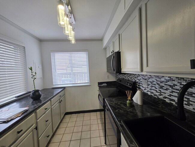 Building Photo - 2425 Arbor Ct