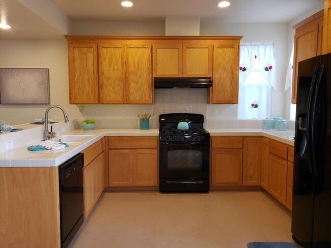 Building Photo - Exceptional 3 Bed 2.5 Bath Townhome in Mor...