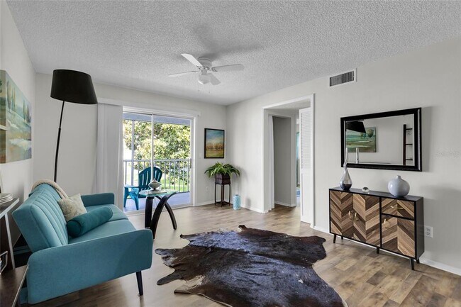 Building Photo - 588 Fairways Ln