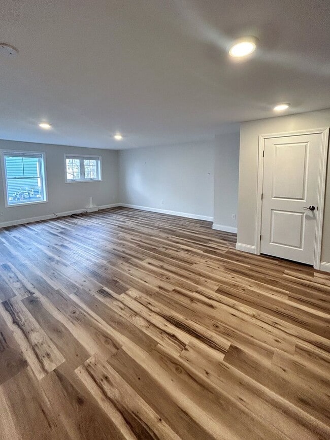 Building Photo - Luxury rental apartments close to UVM Medical Center and college campuses