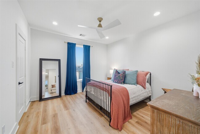 Building Photo - 1307 E 27th St