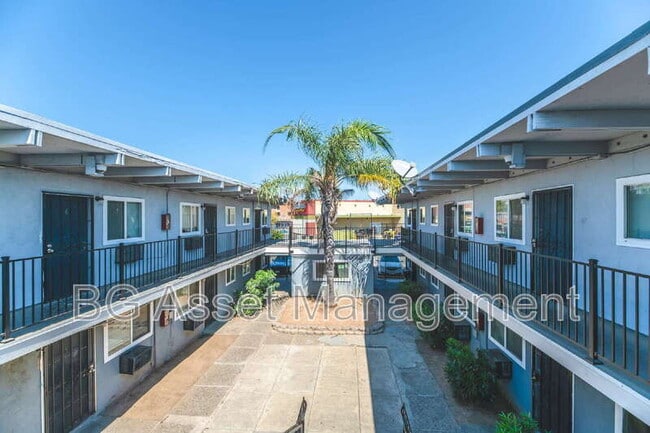 Building Photo - 728 Darina Ave