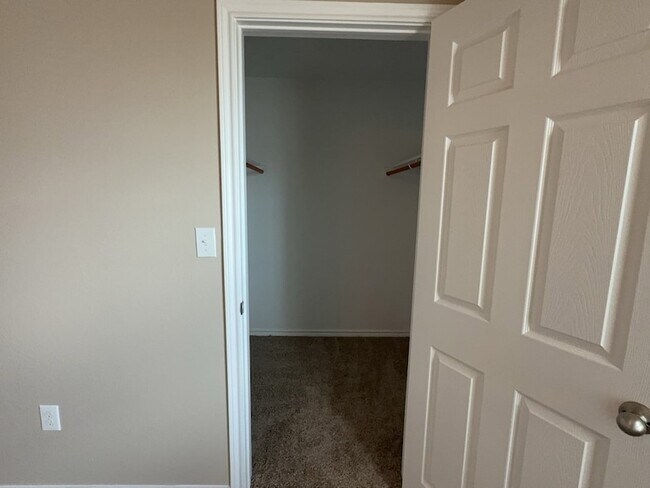 Building Photo - 704 E College St