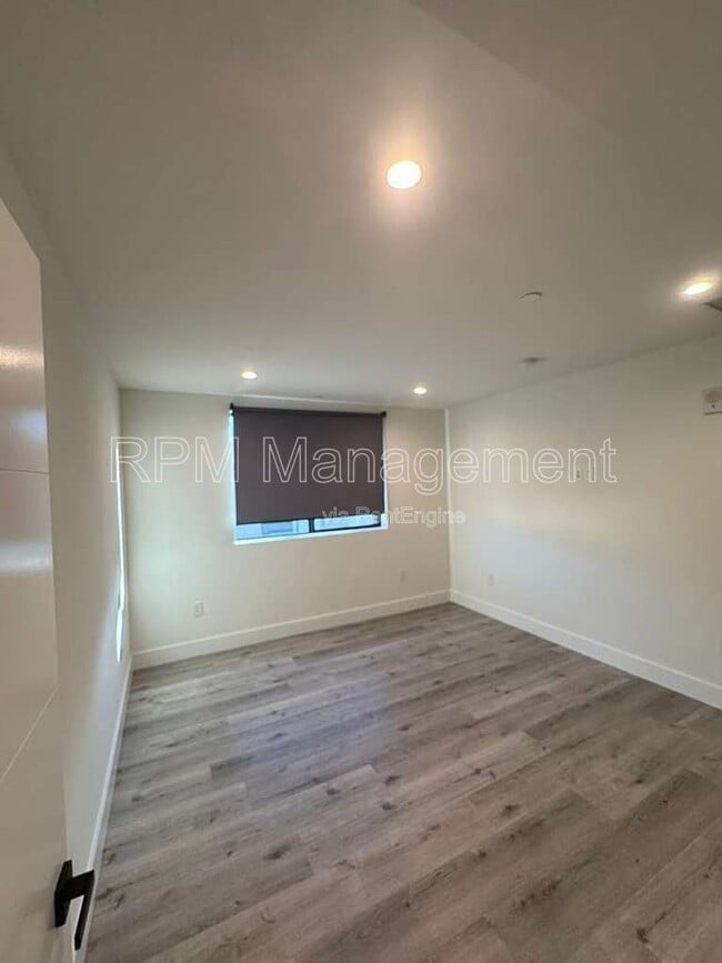 Building Photo - 5923 Laurel Canyon Blvd