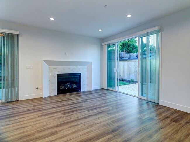 Building Photo - Fantastic 2 story Farm Home 4 bedrooms – 2...