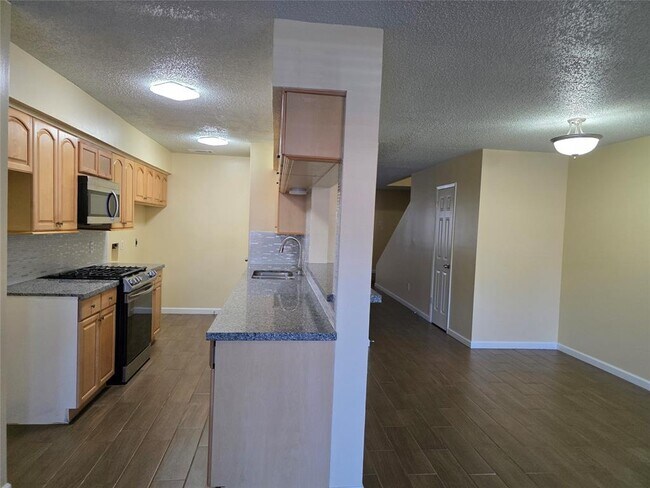 Building Photo - 6444 Kentwick Dr