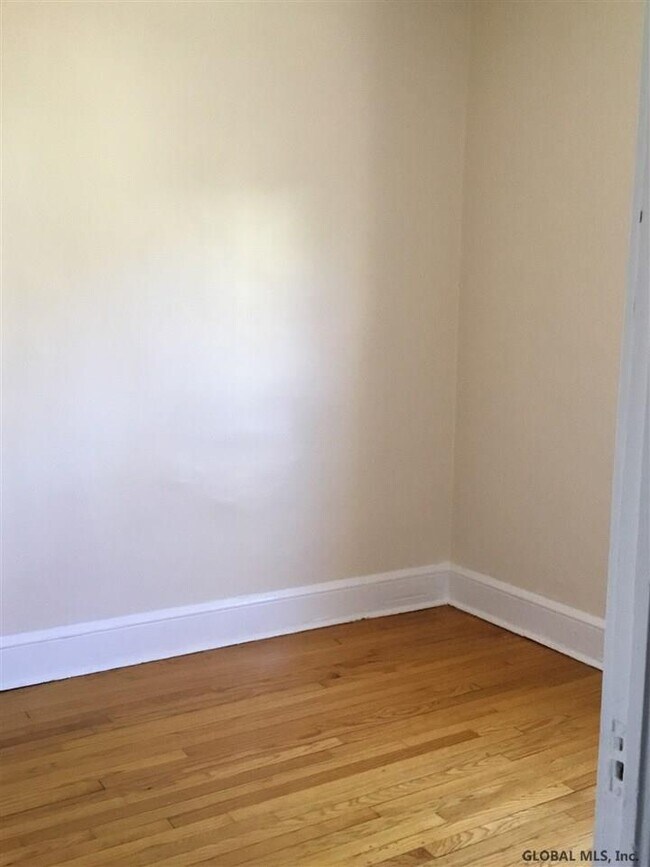 Building Photo - 3 Bogart Terrace