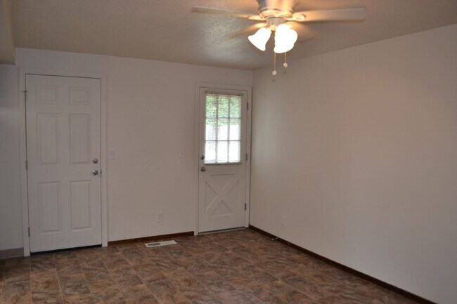 Building Photo - 489 Wormwood St SE