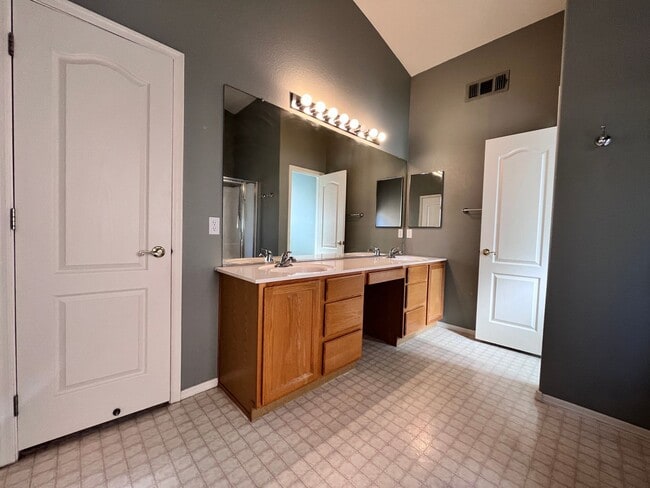 Building Photo - North East- 5 bedroom/ 2.5 bathroom single family home