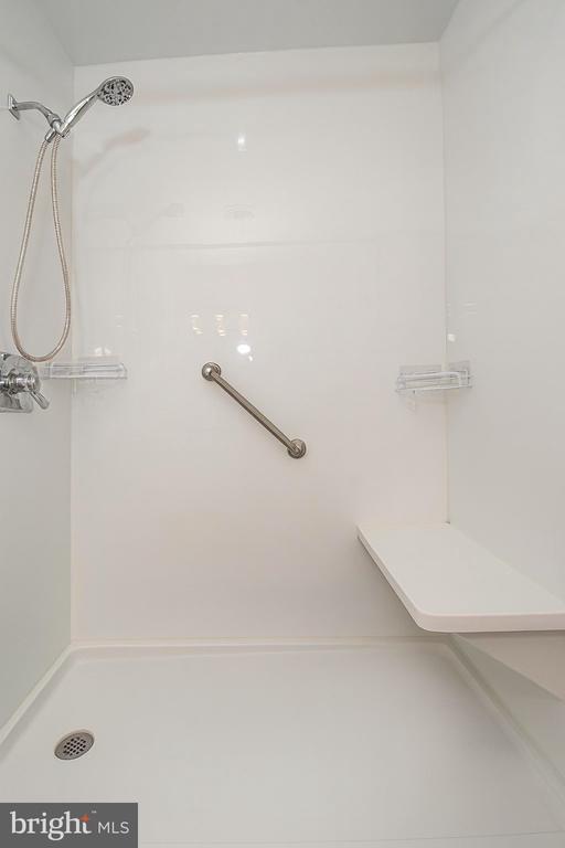 Building Photo - 25992 Old Valley Pike