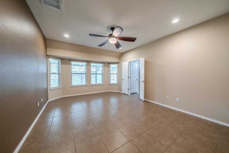 Building Photo - 304 Jack Ryan Ln