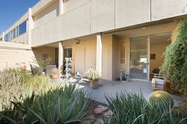 Large patio area - 501 Desert Lakes Cir