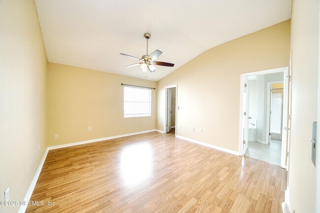 Building Photo - 5628 Loma Vista Dr W