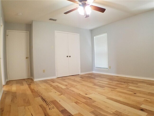Building Photo - 6201 Highland Hills Dr
