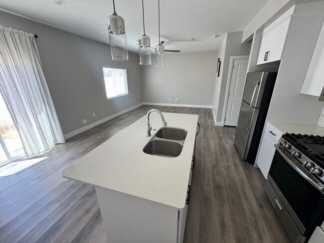 Building Photo - 2087 325 W
