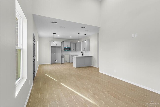 Building Photo - 10 Hidden Hls St