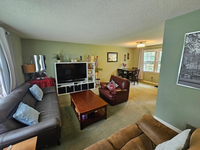 Building Photo - 625 Challedon Dr