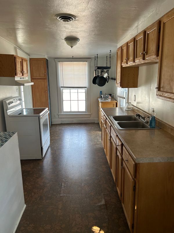 Building Photo - 1009 E Leicester Ave