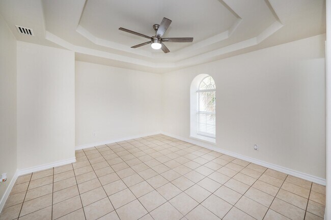 Building Photo - 1000 Ranchway Dr