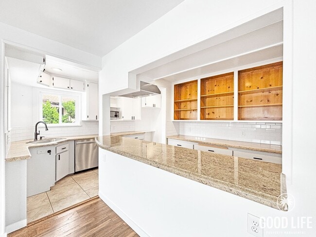 Building Photo - Inviting 3BD/2BA South Park Home with Turf Yards, Hardwood Floors & A/C