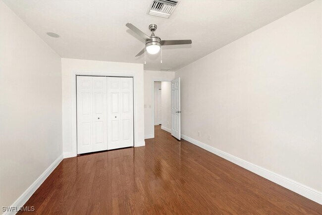 Building Photo - 2252 Royal Ln