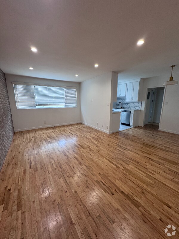 Building Photo - 821 Westmount Dr