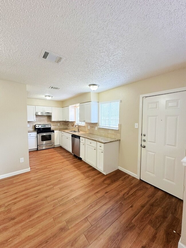 Building Photo - 22610 Leedstown Ln