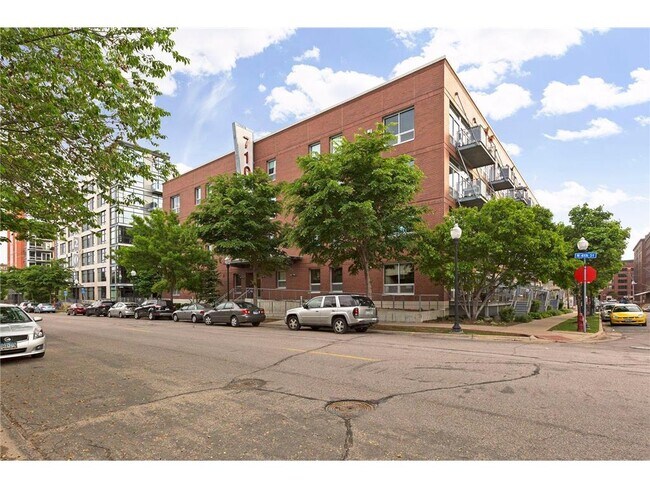 Building Photo - 710 N 4th St