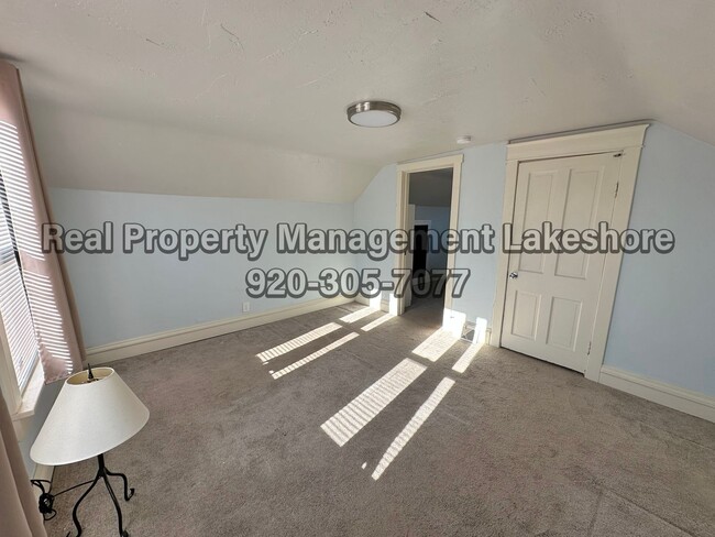 Building Photo - Updated 2 Bedroom Home | Great Location