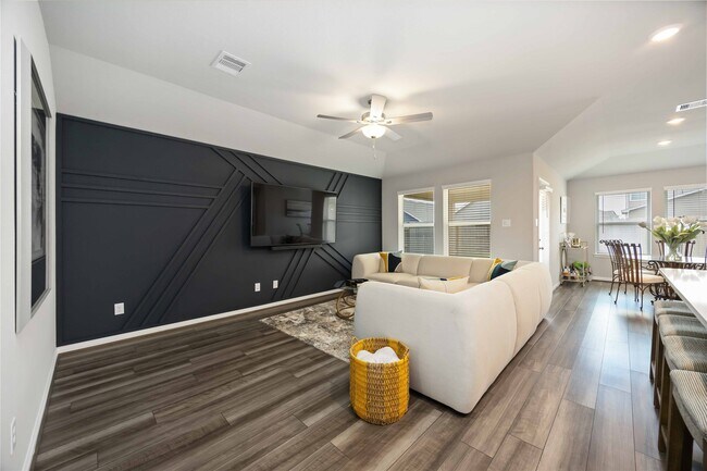 Building Photo - 6910 Lebec Dr