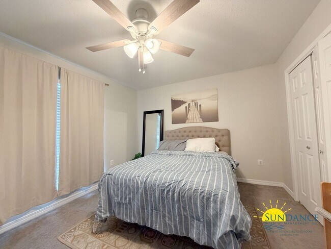 Building Photo - Desirable location & well-maintained 4BR home in Navarre!