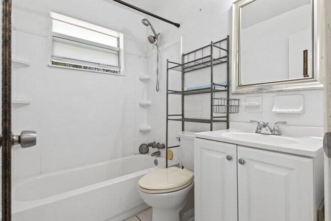 Building Photo - 8012 US-1
