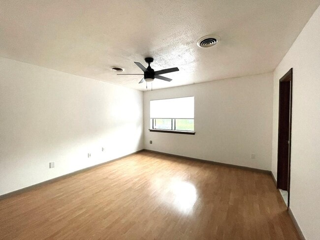 Building Photo - 12 Sunstone Dr