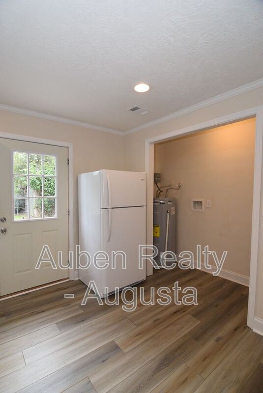 Building Photo - 1924 Roberson Rd