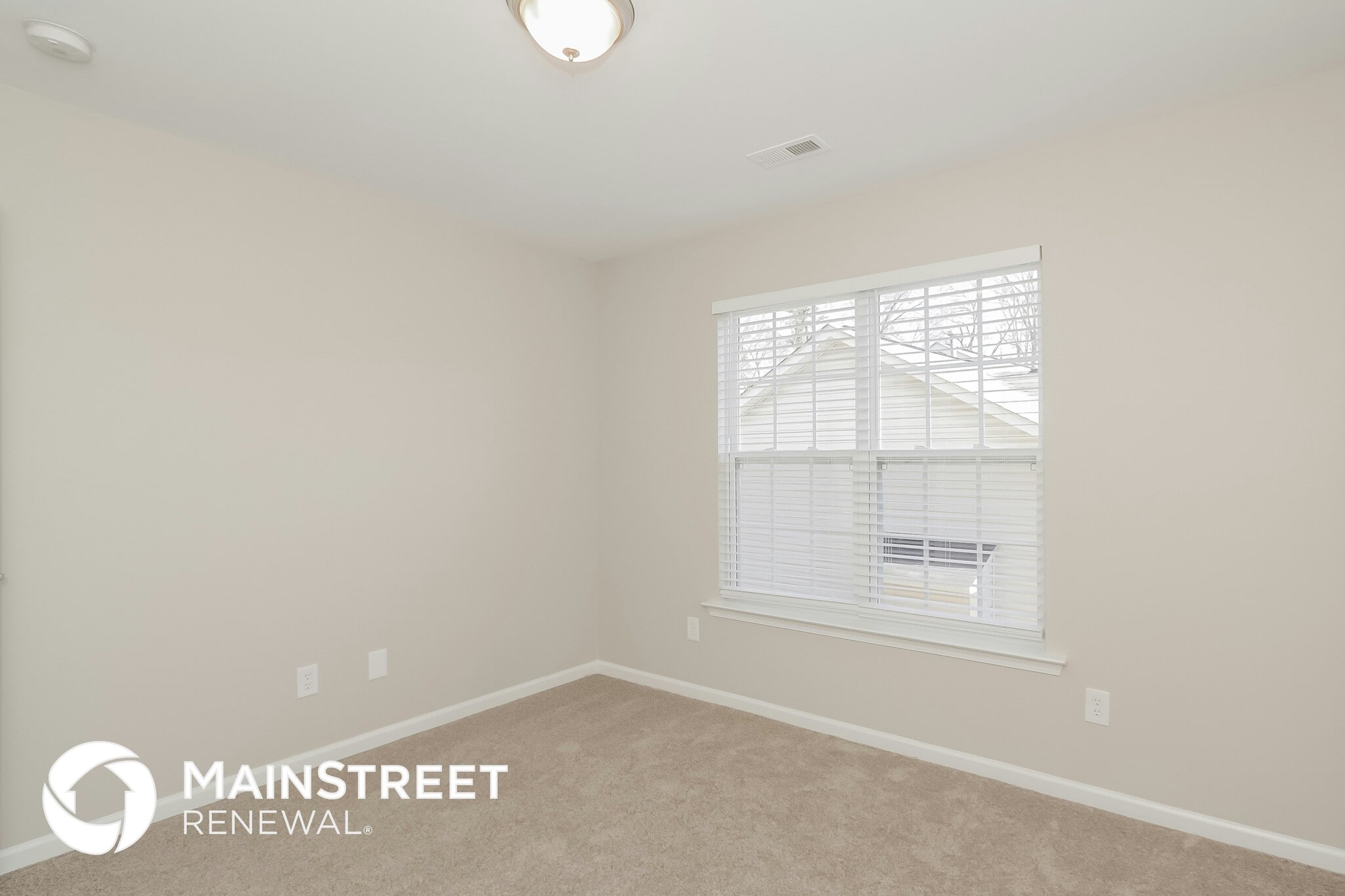 Building Photo - 1911 Elizabeth Oaks Ave