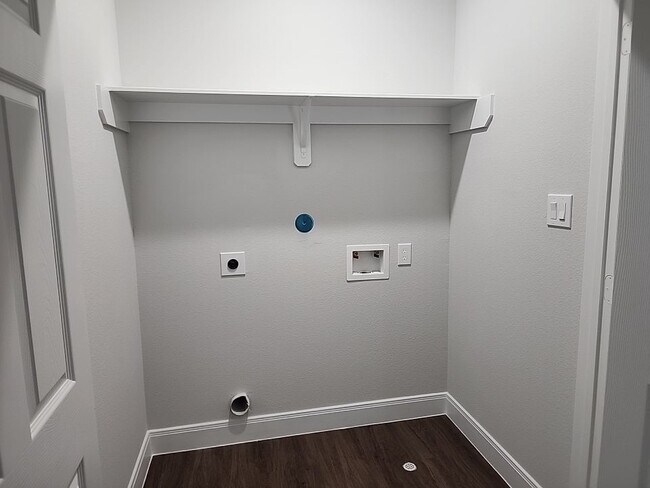 Building Photo - 832 Elkhart St